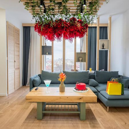 Ferienwohnung Jungle Escape - Luxe 1-Br Haven In Bukarest Exterior foto