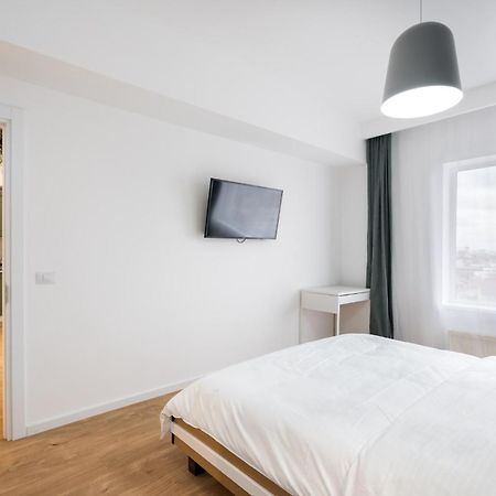 Ferienwohnung Jungle Escape - Luxe 1-Br Haven In Bukarest Exterior foto