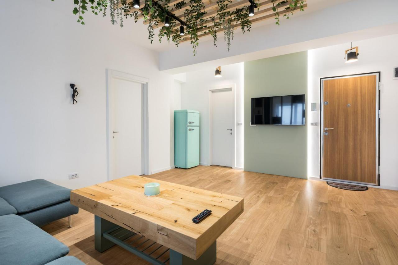 Ferienwohnung Jungle Escape - Luxe 1-Br Haven In Bukarest Exterior foto